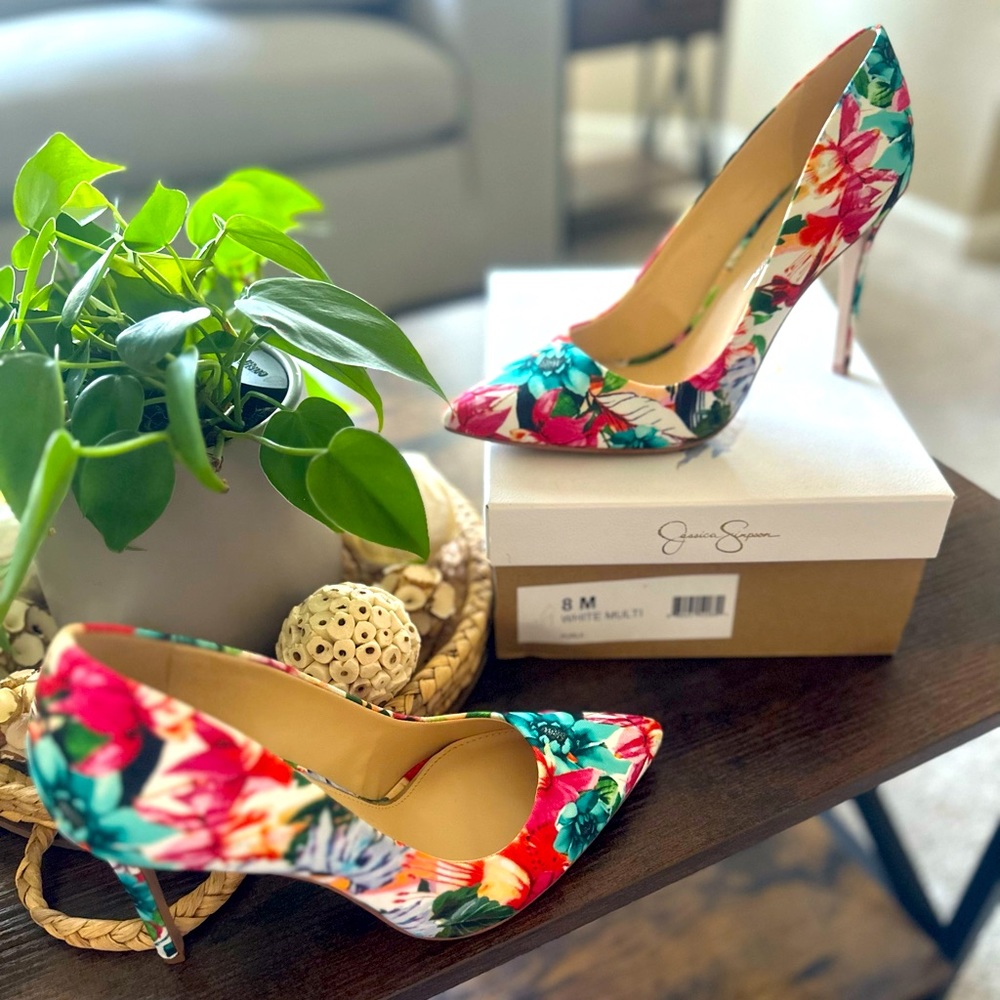 New Jessica Simpson Floral Pumps